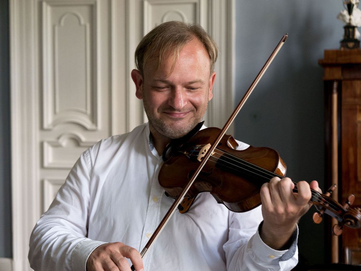 Michael Maciaszczyk ist der Maestro von POLISH ART PHILHARMONIC